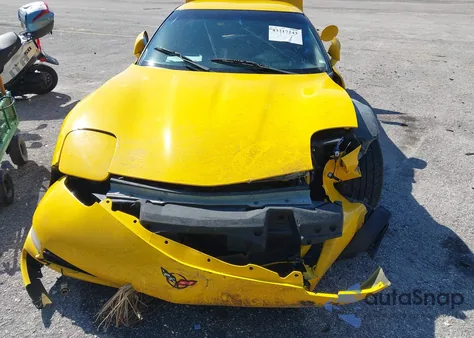 2004 Chevrolet Corvette Z06 Hardtop z USA, uszkodzony, nr VIN 1G1YY12SX45111348